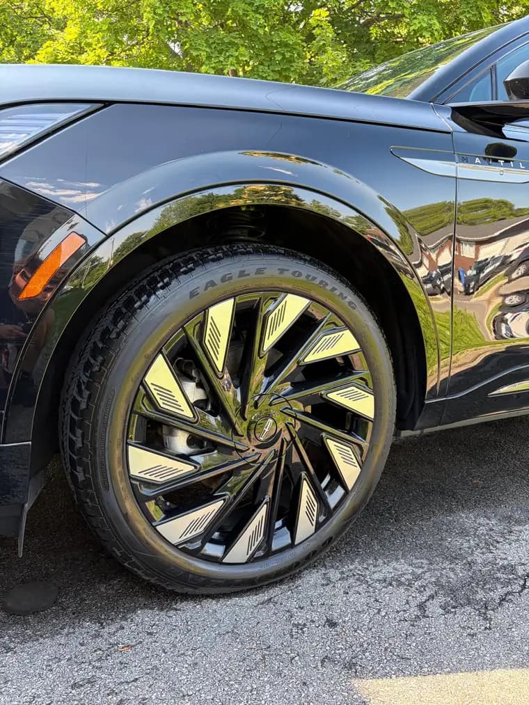 Lincoln Nautilus machined wheel cleaned to a chrome-like finish